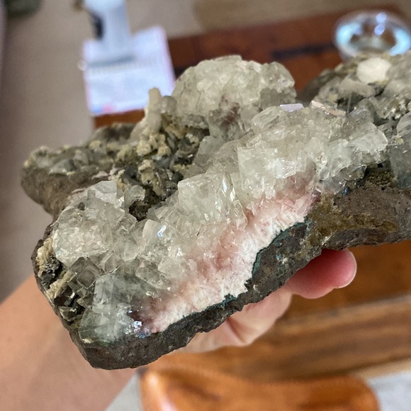 Beautiful crystal growing on matrix - Picture 11 of 11